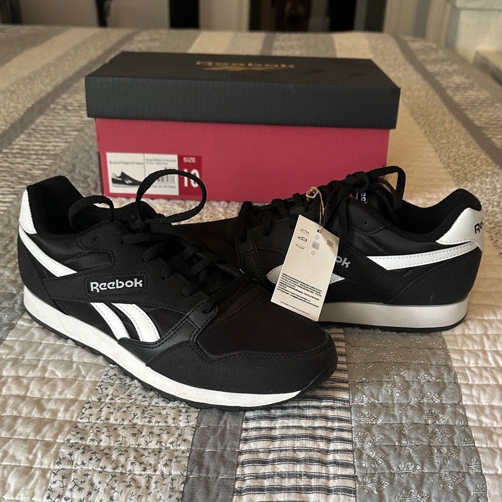 Reebok women's size 10Black and White Athletic Sneakers NIB